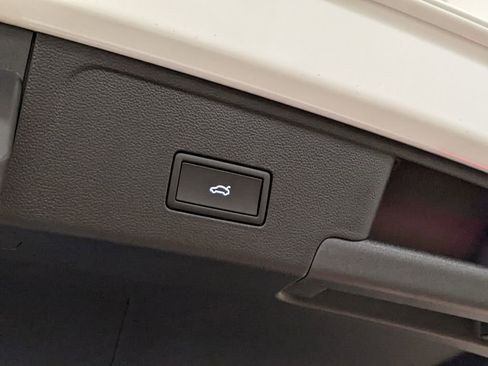 New 2026 Volkswagen Atlas Cross Sport SE image 30