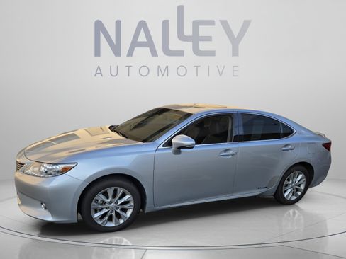 Used 2013 Lexus ES 300h w/ Luxury Pkg FWD image 2
