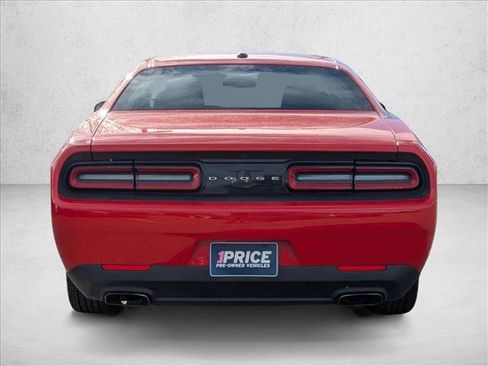 Used 2016 Dodge Challenger SXT image 7