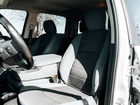 Used 2019 RAM 1500 Big Horn image 21