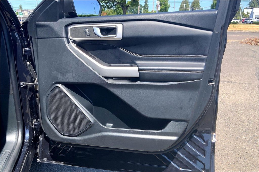 Used 2020 Ford Explorer XLT w/ Equipment Group 202A AWD/4WD image 24
