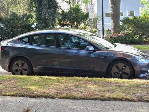 Used 2022 Tesla Model 3 Long Range AWD/4WD image 11