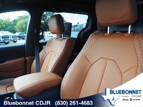 New 2026 Chrysler Pacifica Pinnacle FWD image 29