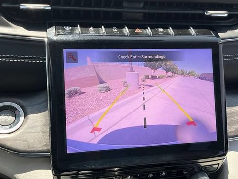 Used 2022 Jeep Grand Cherokee Overland w/ Luxury Tech Group IV AWD/4WD image 21