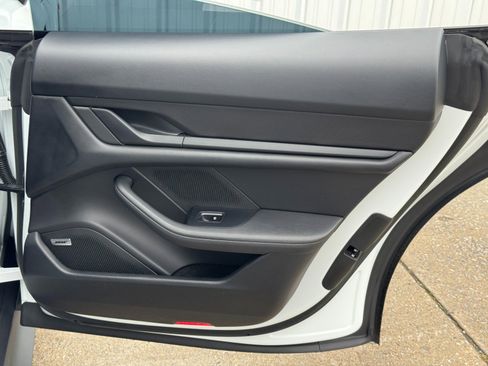 Used 2023 Porsche Taycan image 42
