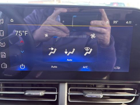 Used 2025 Chevrolet Trax RS w/ Driver Confidence Package FWD image 19