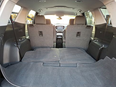 Certified 2023 GMC Acadia SLE w/ Driver Convenience Package image 29