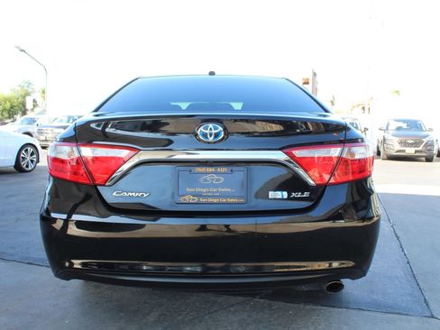 Used 2015 Toyota Camry XLE w/ Moonroof Package FWD image 4