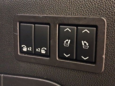 Used 2018 Cadillac Escalade ESV Luxury image 37