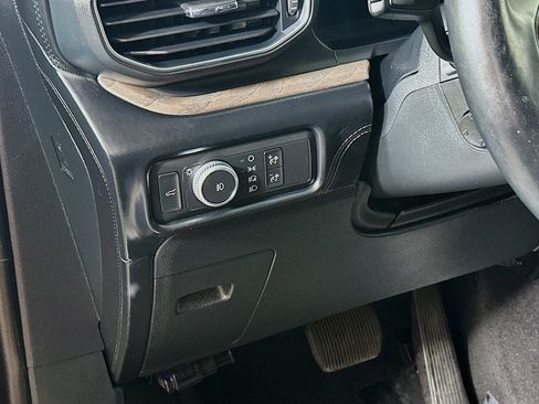 Used 2020 Ford Explorer Platinum w/ Premium Technology Package AWD/4WD image 10