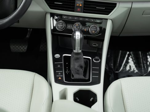 Used 2019 Volkswagen Jetta SEL FWD image 23