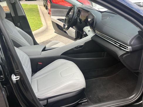 Used 2023 Hyundai Elantra Limited w/ Cargo Package image 21