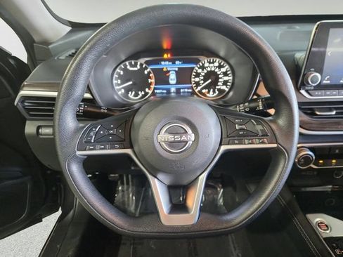Used 2023 Nissan Altima 2.5 SV FWD image 13