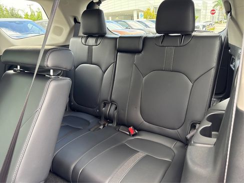 Used 2025 Honda Pilot Touring image 11