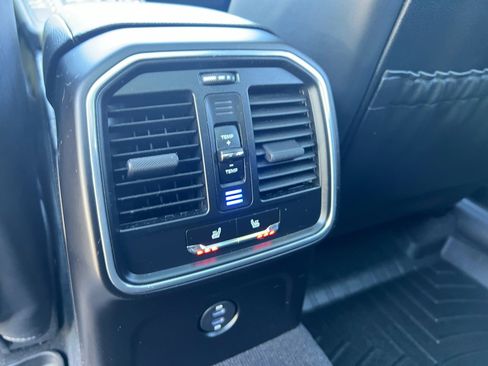 Used 2020 Porsche Macan AWD/4WD image 21
