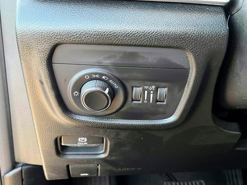 Certified 2023 Jeep Grand Cherokee Laredo w/ Luxury Tech Group I image 20