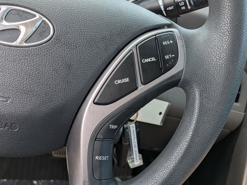 Used 2013 Hyundai Elantra GLS FWD image 23