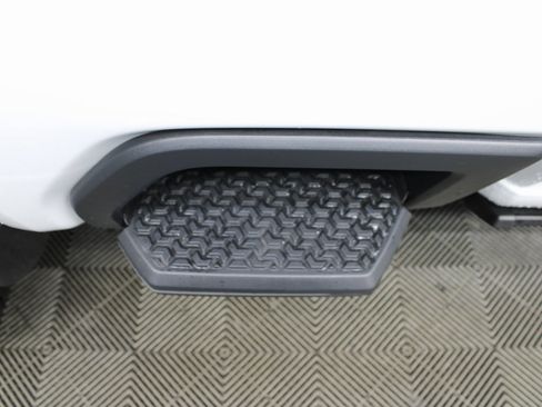 Used 2025 GMC Sierra 2500 AT4 image 38