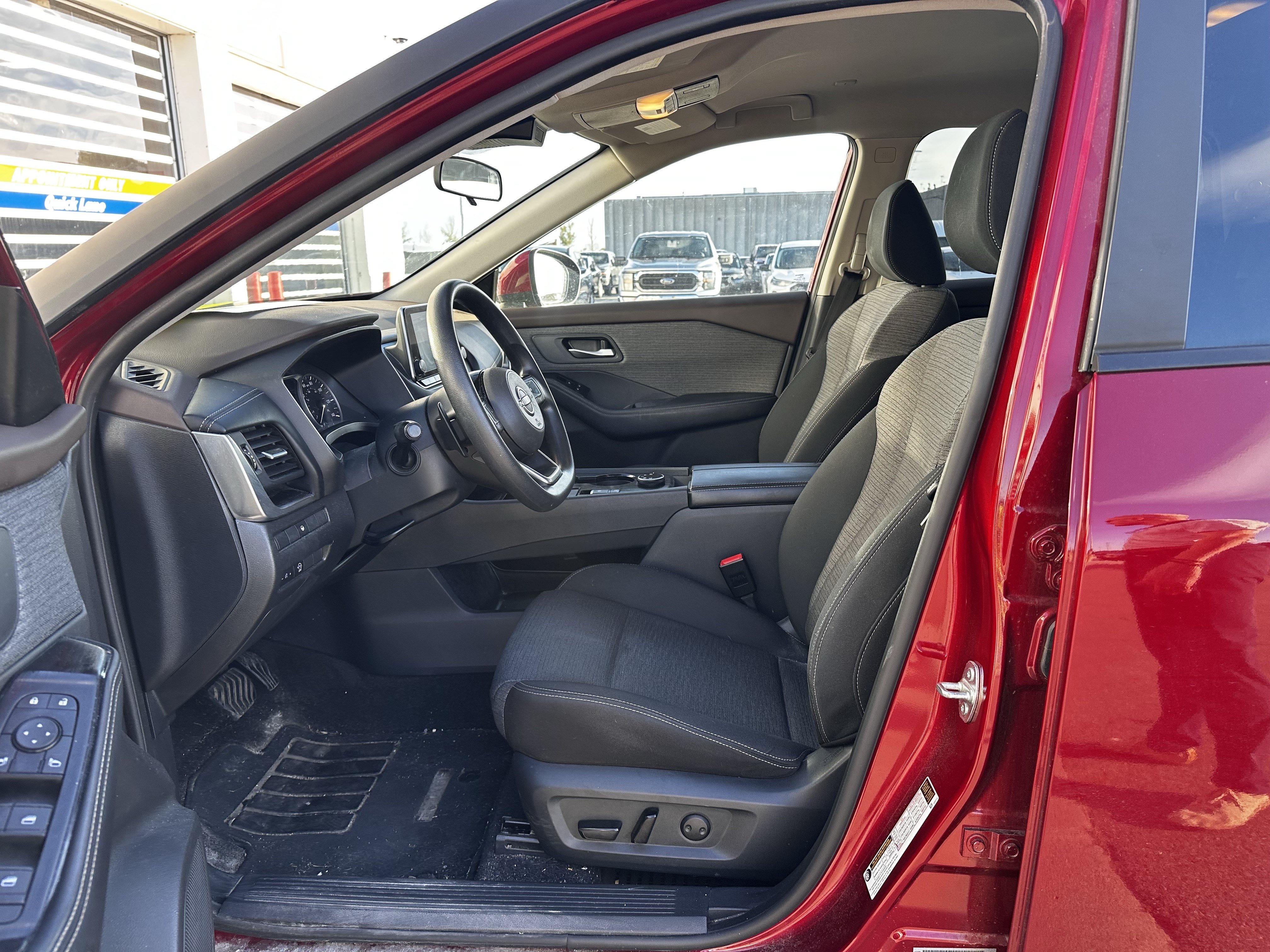 Used 2023 Nissan Rogue SV AWD/4WD image 8