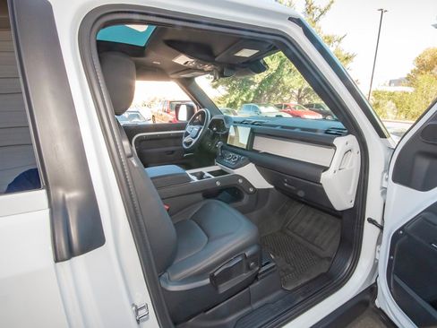 Used 2025 Land Rover Defender 90 S image 43