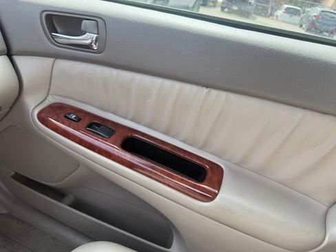 Used 2005 Toyota Camry XLE FWD image 16
