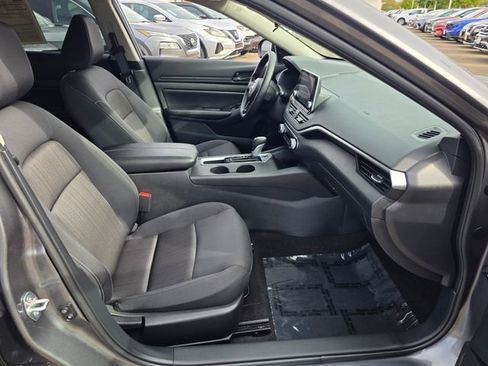 Used 2025 Nissan Altima 2.5 S FWD image 10