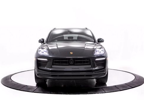 Certified 2026 Porsche Macan AWD/4WD image 10