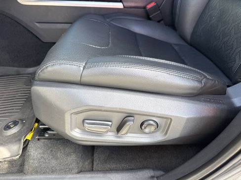 Used 2023 Toyota Tundra Limited w/ Power Package RWD image 19