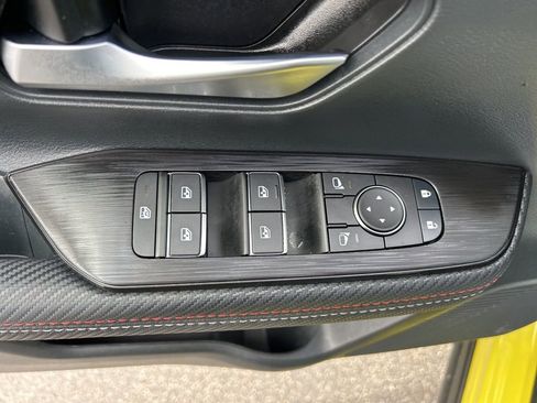 Used 2025 Nissan Kicks SR image 17