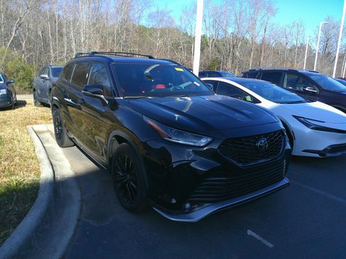 Used 2023 Toyota Highlander XSE image 3