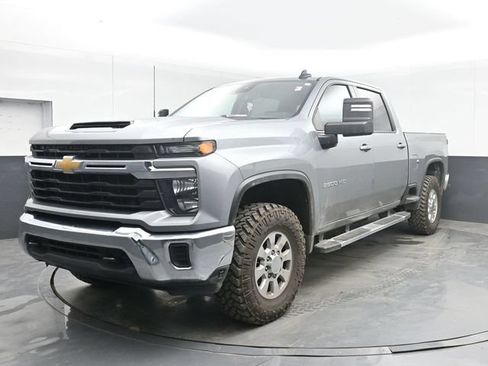 Used 2024 Chevrolet Silverado 2500 LT AWD/4WD image 10