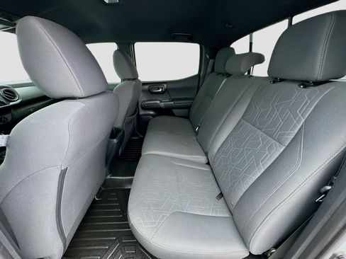 Used 2019 Toyota Tacoma TRD Off-Road w/ Technology Package image 15