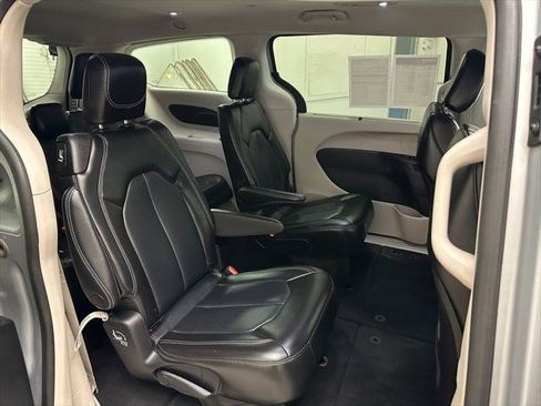 Certified 2023 Chrysler Pacifica Touring-L FWD image 27