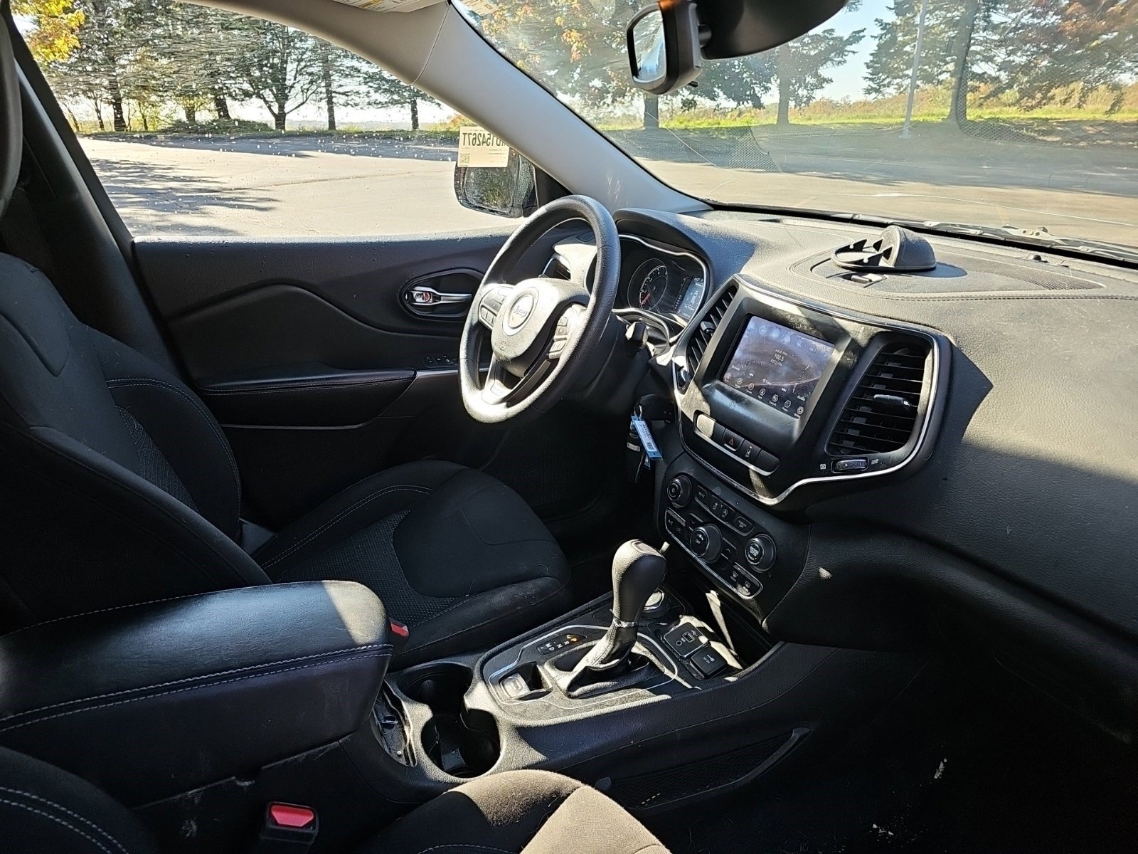 Used 2021 Jeep Cherokee Latitude AWD/4WD image 10