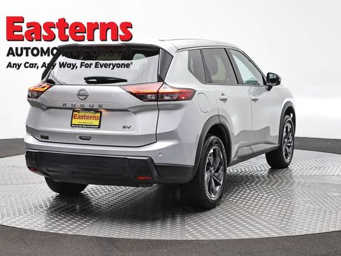Used 2024 Nissan Rogue SV FWD image 5