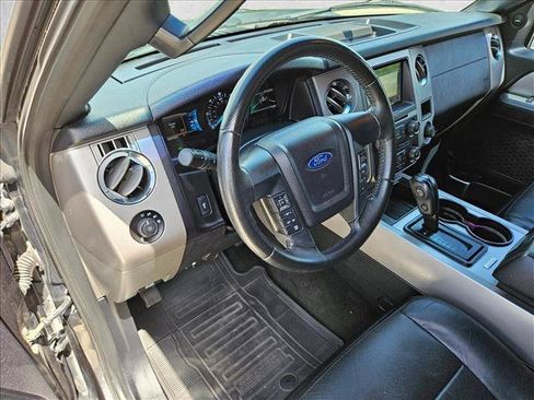 Used 2017 Ford Expedition XLT w/ Equipment Group 202A RWD image 10