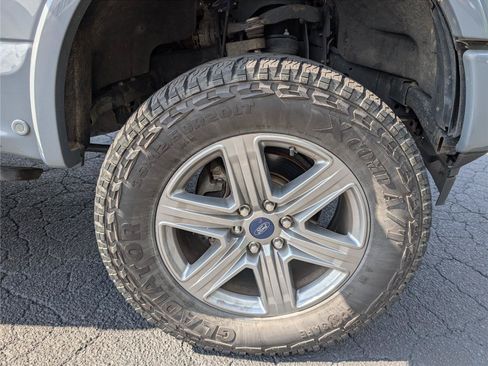 Used 2019 Ford F150 Lariat w/ Equipment Group 502A Luxury AWD/4WD image 40