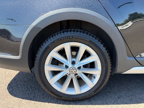 Used 2018 Volkswagen Golf Alltrack S AWD/4WD image 9