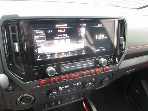 Used 2025 Nissan Frontier PRO-4X w/ Pro Premium Package image 28