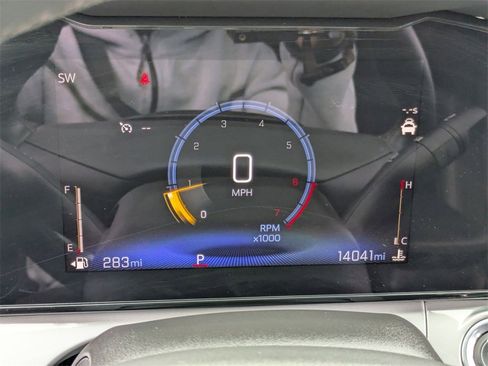 Used 2025 Chevrolet Trax LT w/ LT Convenience Package image 19