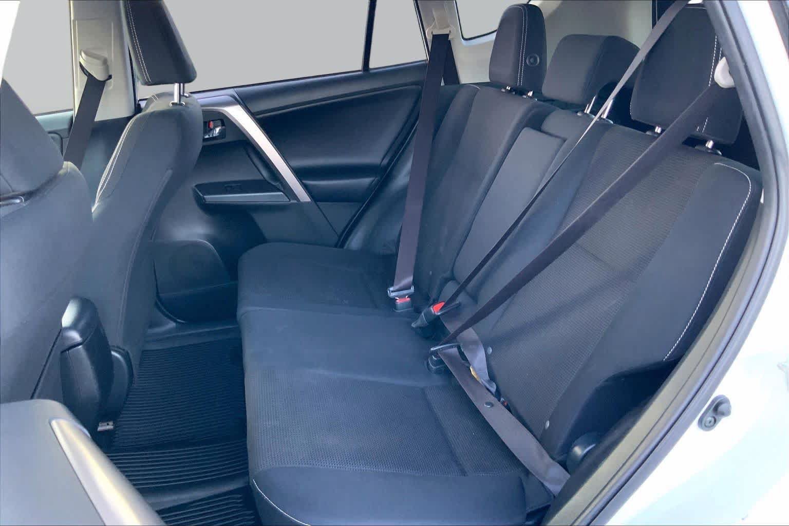 Used 2018 Toyota RAV4 XLE w/ Plus Extra Value Package AWD/4WD image 20