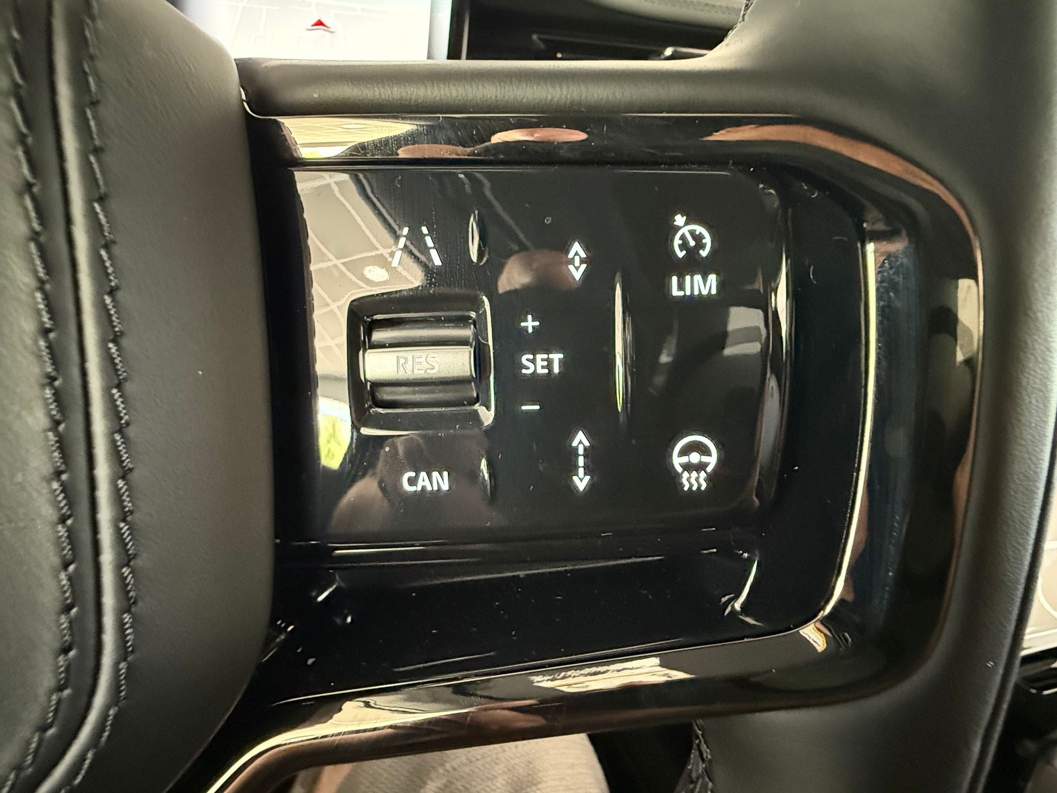 New 2026 Land Rover Range Rover Sport Dynamic SE AWD/4WD image 16