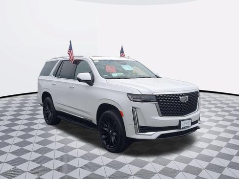 Used 2023 Cadillac Escalade Premium Luxury AWD/4WD image 2