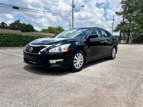 Used 2014 Nissan Altima 2.5 S w/ Display Audio Package image 23