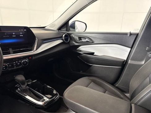 Used 2024 Chevrolet Trax LT FWD image 27