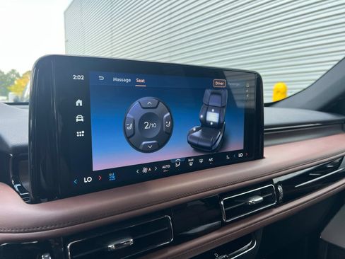 Used 2025 Lincoln Aviator Reserve w/ Luxury Package AWD/4WD image 15