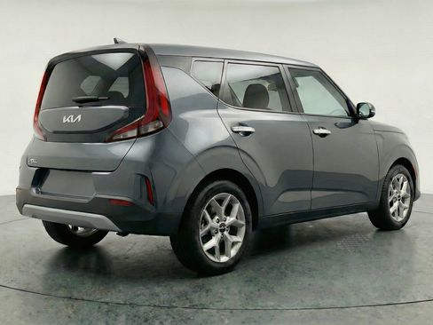 Used 2025 Kia Soul LX w/ LX Technology Package FWD image 9