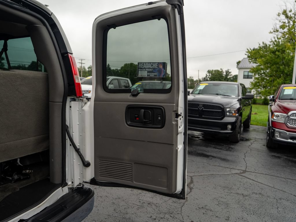 Used 2018 Chevrolet Express 3500 LT w/ LT Preferred Equipment Group RWD image 10