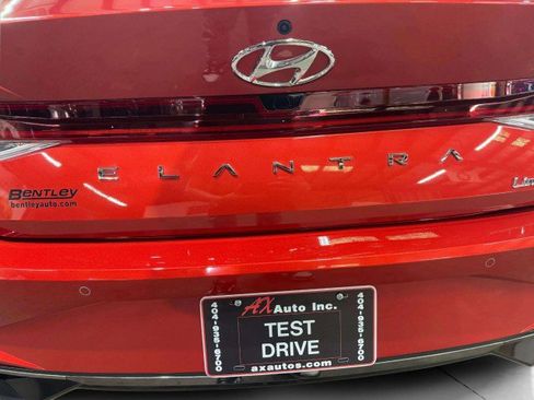 Used 2022 Hyundai Elantra Limited image 48