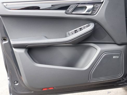 New 2026 Porsche Macan image 13